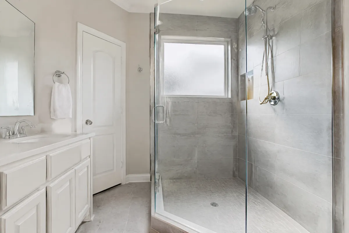 Illustration: Walk-in shower