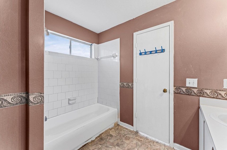 Baño principal antes de la remodelación.